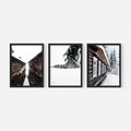 Zestaw obrazy w ramie, plakaty - zima, śnieg, budynki - rama czarna