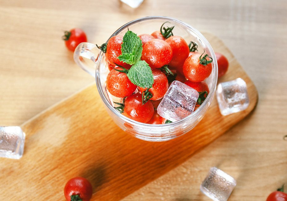 Fototapeta - pomidory, lód, mięta