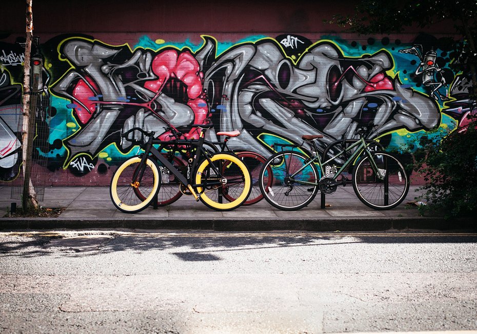 Fototapeta - rowery, graffiti, ulica