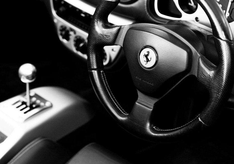 Fototapeta - ferrari, kierownica, wnętrze