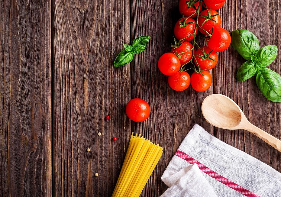 Fototapeta - pomidory, spaghetti, bazylia