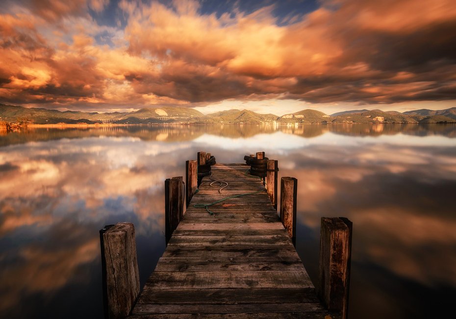 Fototapeta - jezioro, molo, chmury