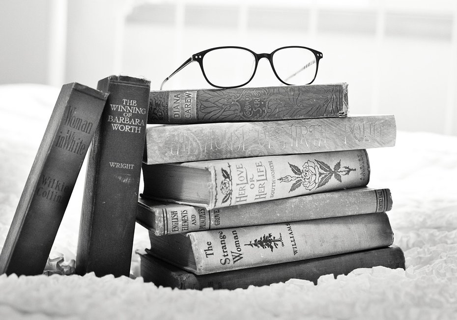 Fototapeta - książki, okulary, stosik