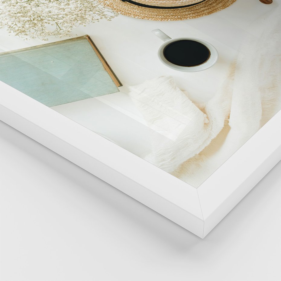 Zestaw obrazy w ramie, plakaty - książki, kapelusz, kwiaty - rama biała