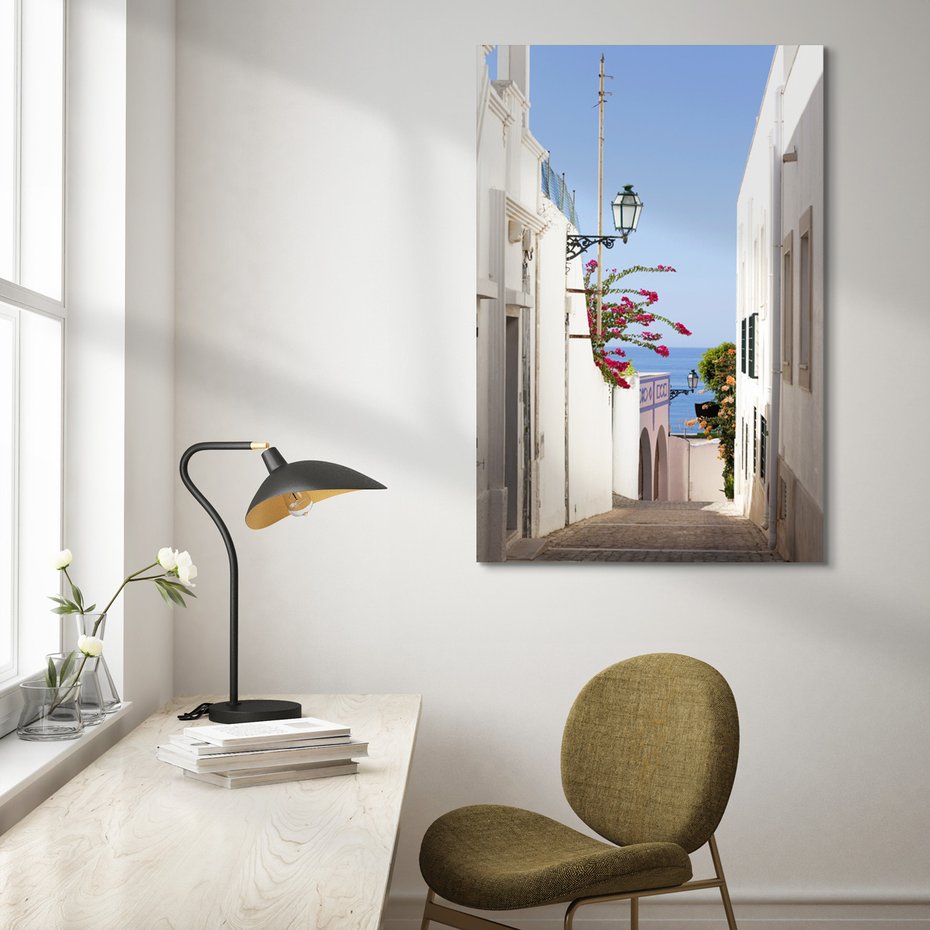 Obraz na płótnie - uliczka, kwiaty, biały