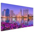 Obraz na płótnie - miasto, kwiaty, odbicie