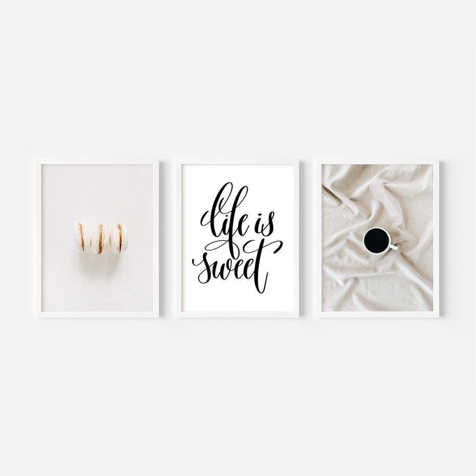 Zestaw obrazy w ramie, plakaty - makaroniki, kawa, napisy - rama biała