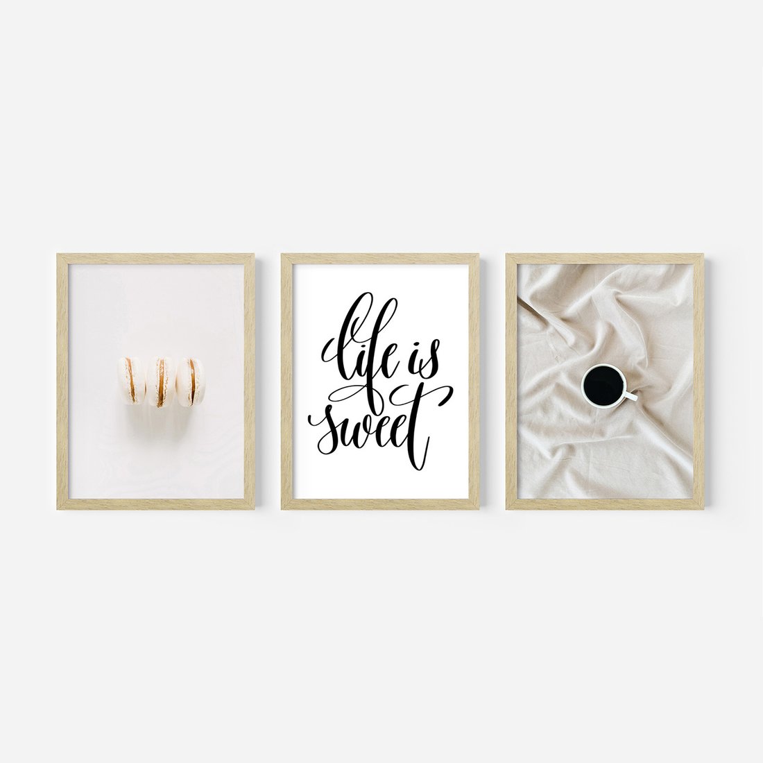 Zestaw obrazy w ramie, plakaty - makaroniki, kawa, napisy - rama drewno