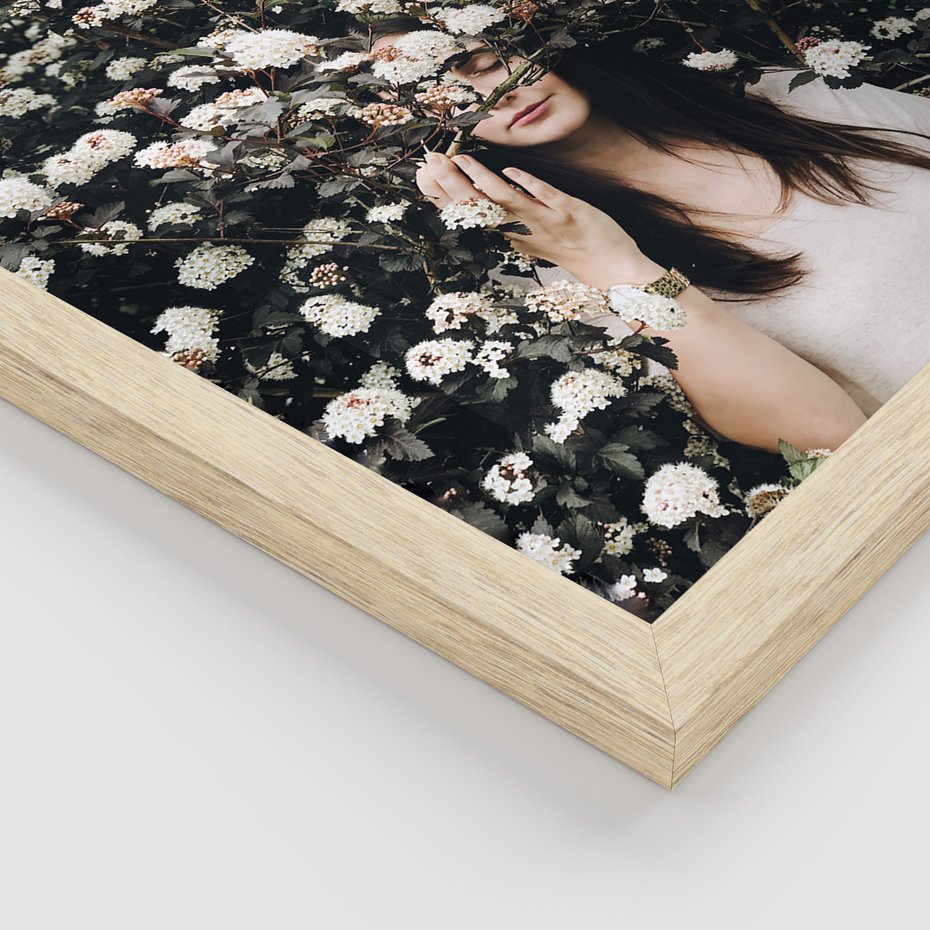 Zestaw obrazy w ramie, plakaty - kwiaty, kobieta, napisy - rama drewno