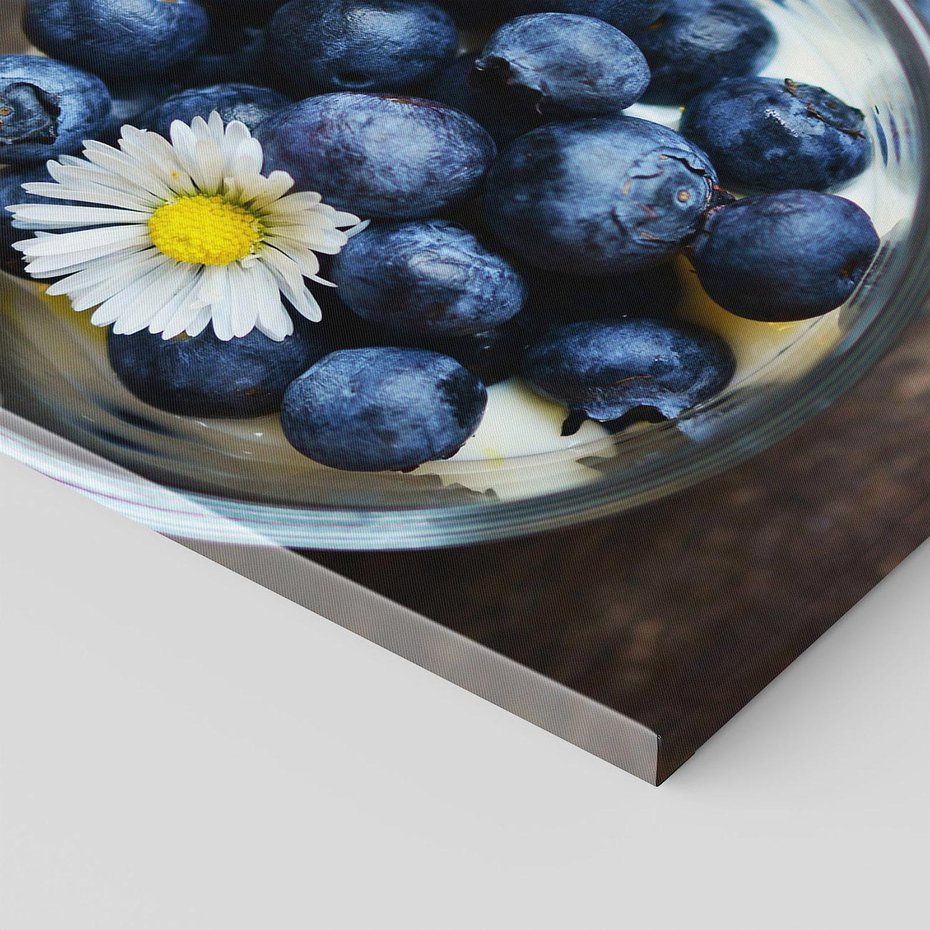 Obraz na płótnie - jagody, kwiaty, deser