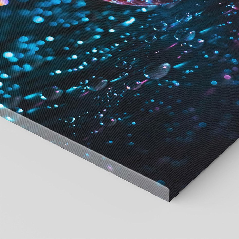 Obraz na płótnie - truskawka, krople, światło