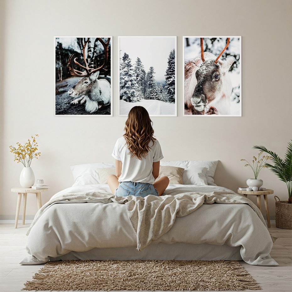 Zestaw obrazy w ramie, plakaty - renifer, zima, śnieg - rama biała