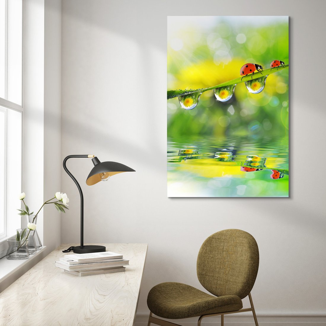 Obraz na płótnie - biedronka, trawa, woda