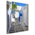 Obraz na płótnie - uliczka, białe budynki, niebieskie akcenty