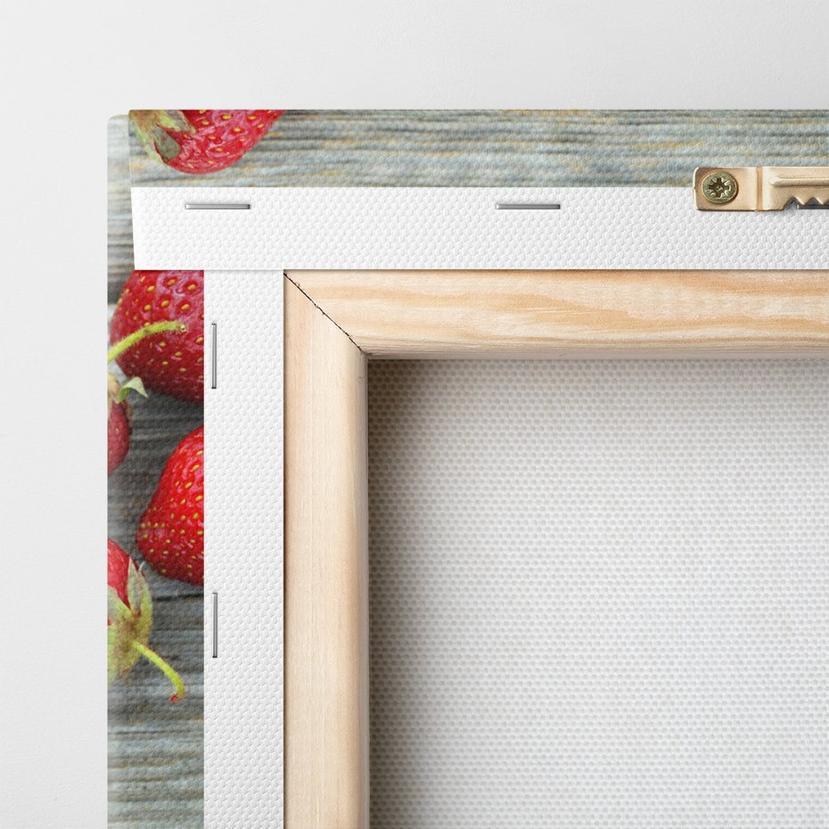 Obraz na płótnie - truskawki, owoce, drewno