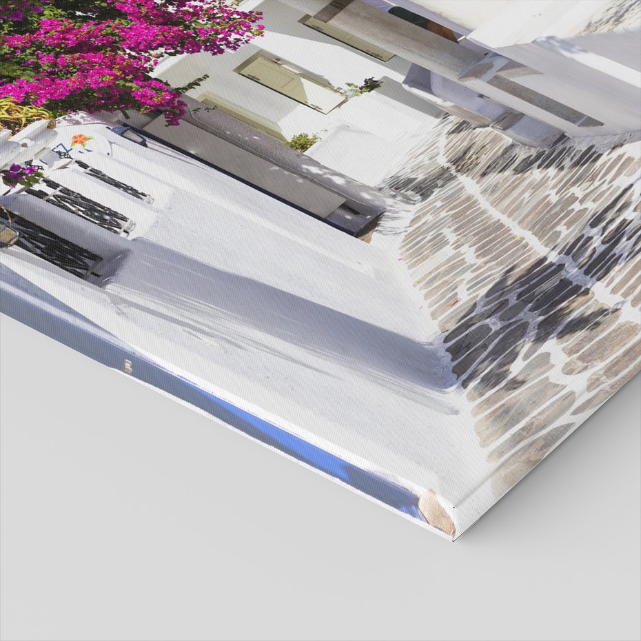 Obraz na płótnie - uliczka, kwiaty, biały