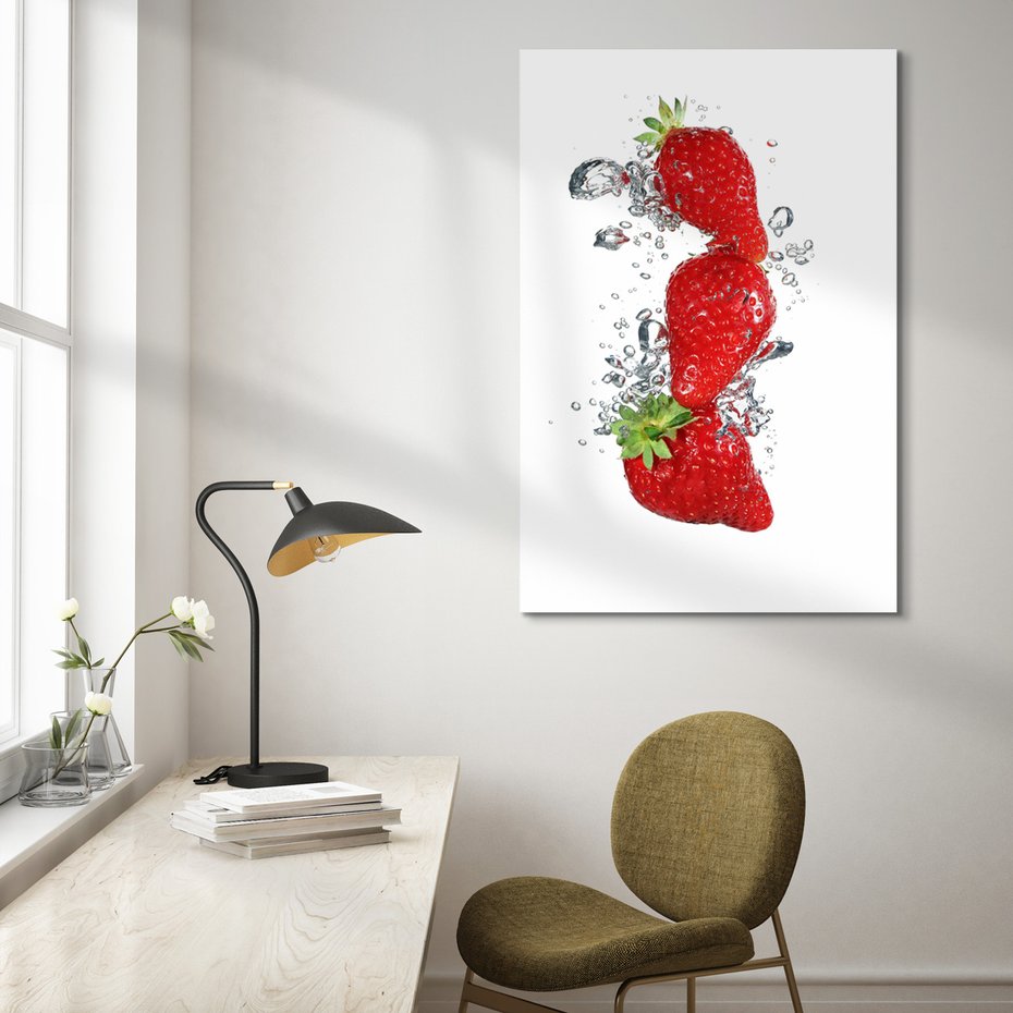 Obraz na płótnie - truskawki, owoce, woda