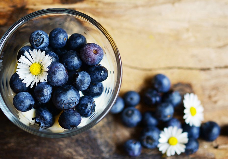 Fototapeta - jagody, kwiaty, deser