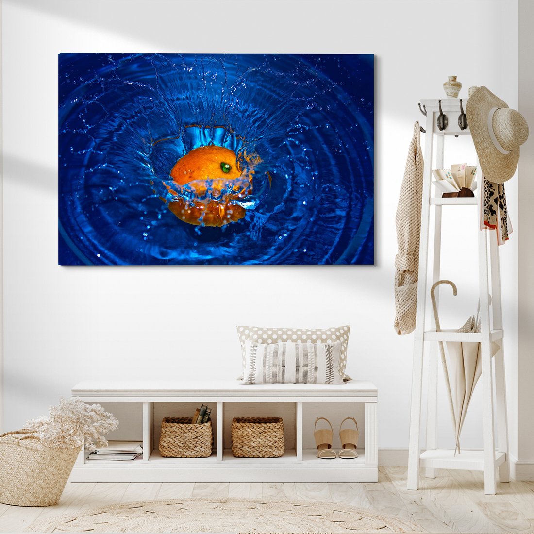 Obraz na płótnie - pomarańcza, woda, plusk