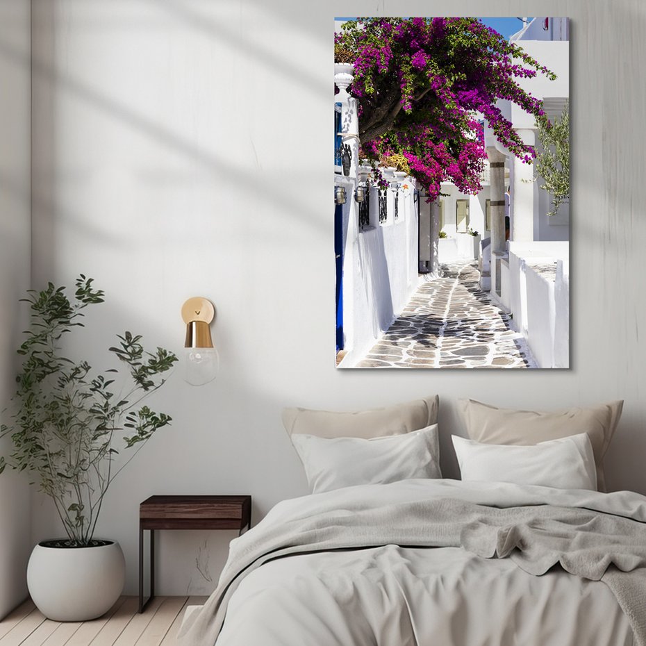 Obraz na płótnie - uliczka, kwiaty, biały