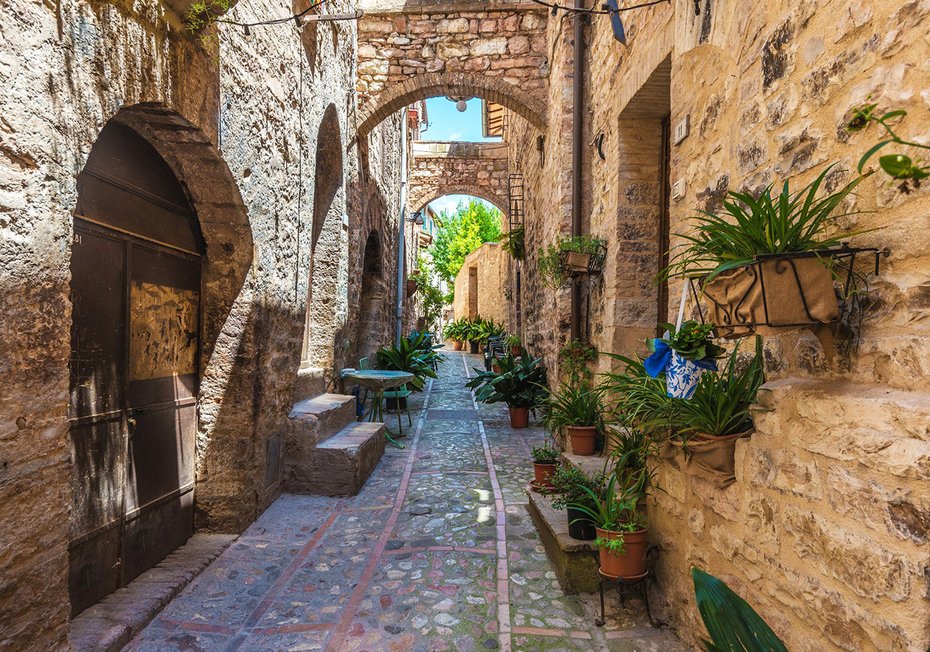 Fototapeta - uliczka, kamień, kwiaty